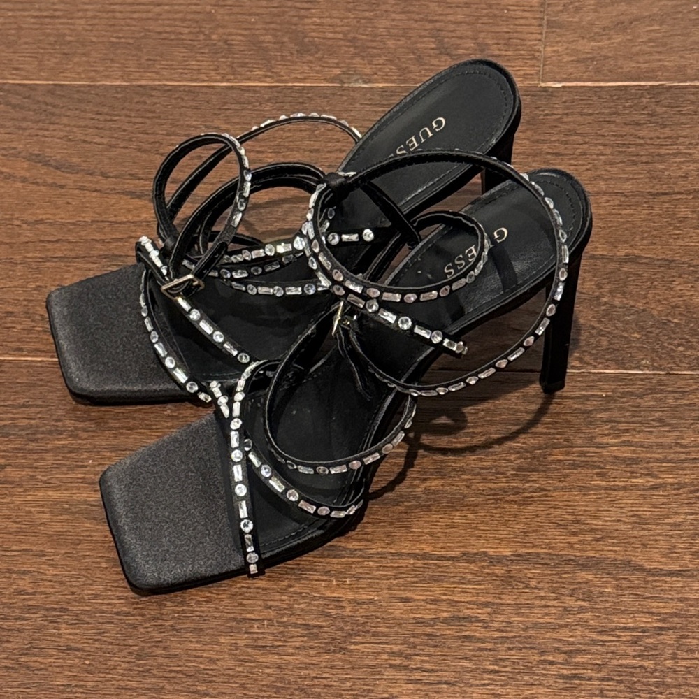 NWT GUESS Black Heels with Silver Straps Size 8.5